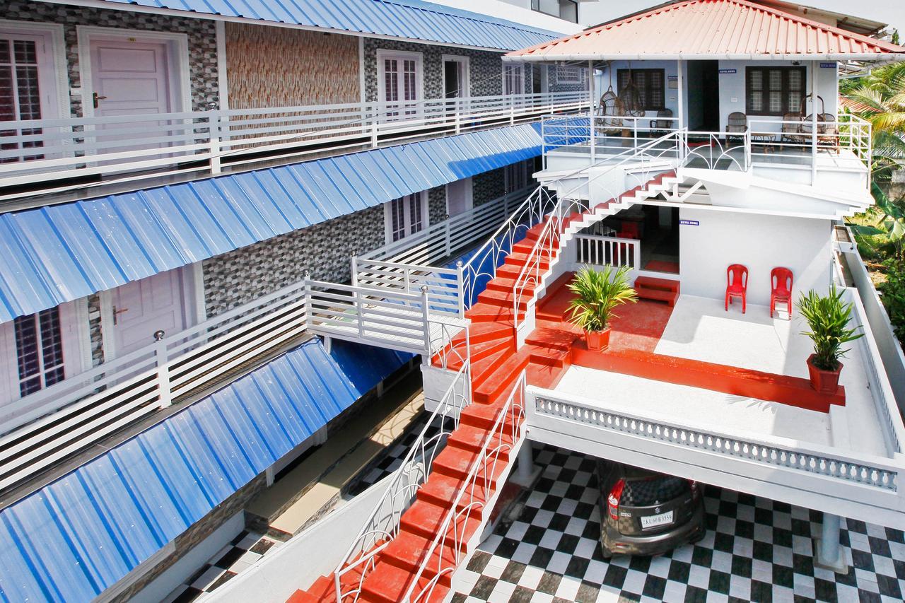 Oyo 4867 Royal Homes Alappuzha Buitenkant foto