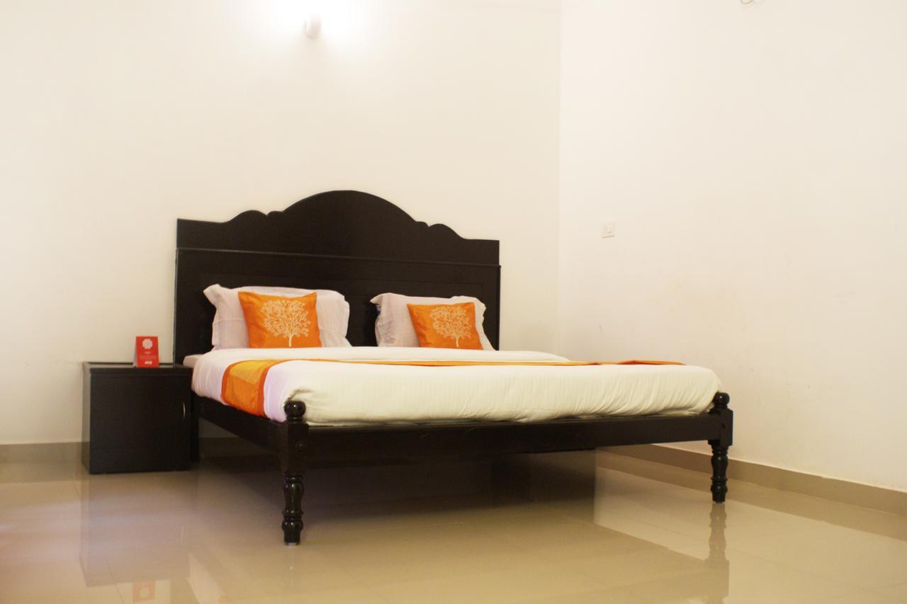 Oyo 4867 Royal Homes Alappuzha Buitenkant foto