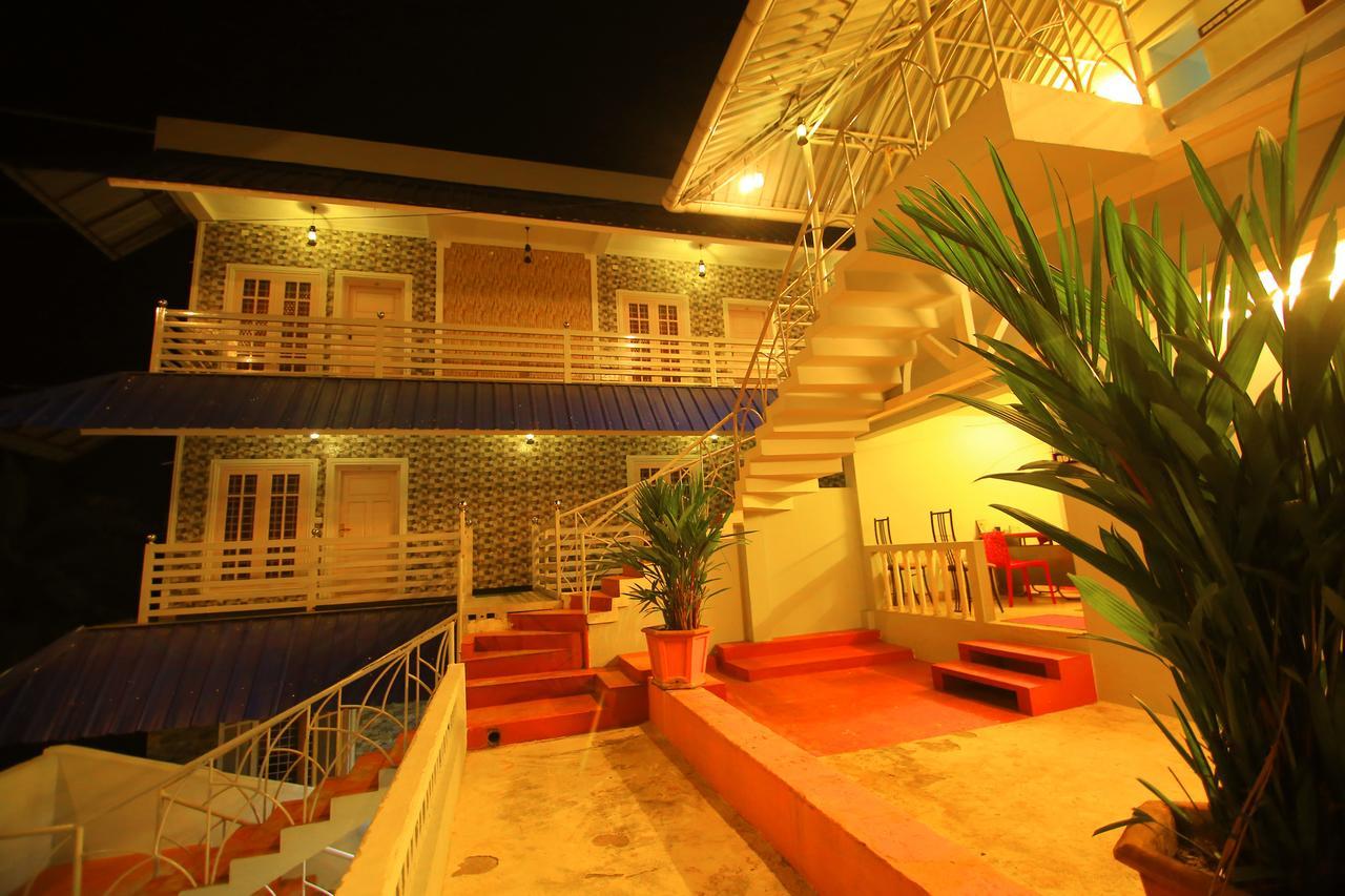 Oyo 4867 Royal Homes Alappuzha Buitenkant foto