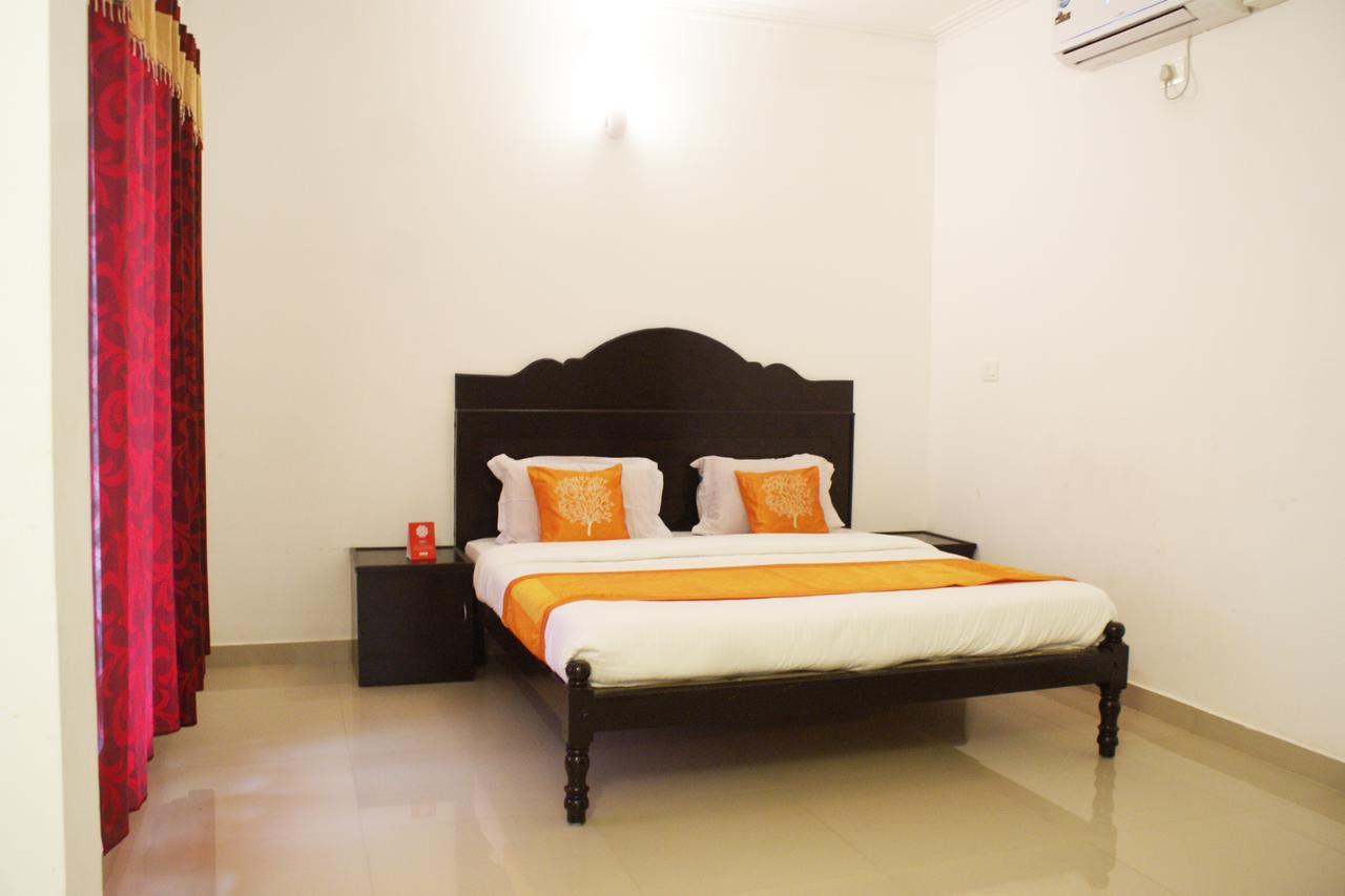 Oyo 4867 Royal Homes Alappuzha Buitenkant foto
