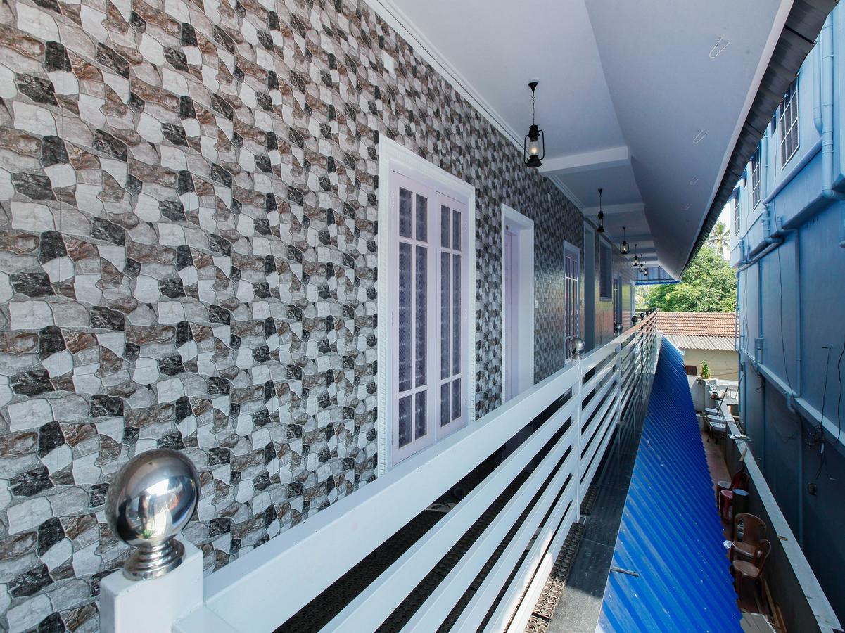 Oyo 4867 Royal Homes Alappuzha Buitenkant foto