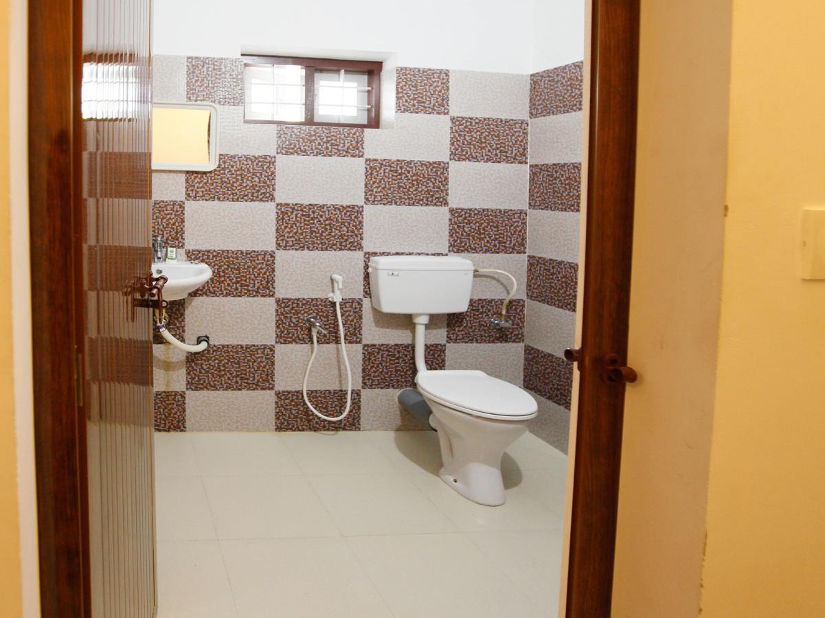 Oyo 4867 Royal Homes Alappuzha Buitenkant foto