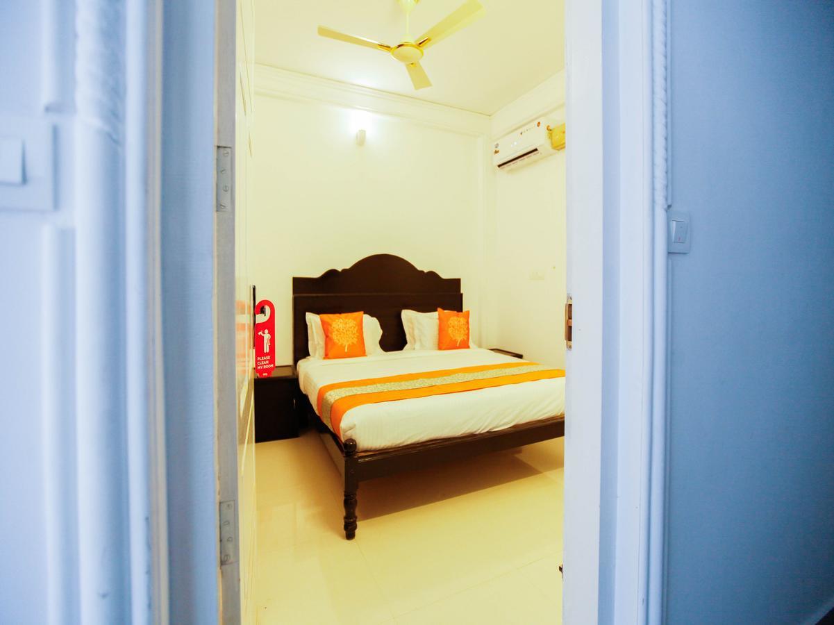Oyo 4867 Royal Homes Alappuzha Buitenkant foto