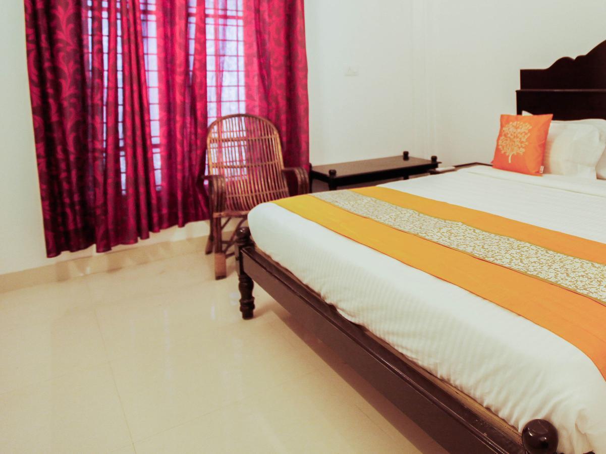 Oyo 4867 Royal Homes Alappuzha Buitenkant foto