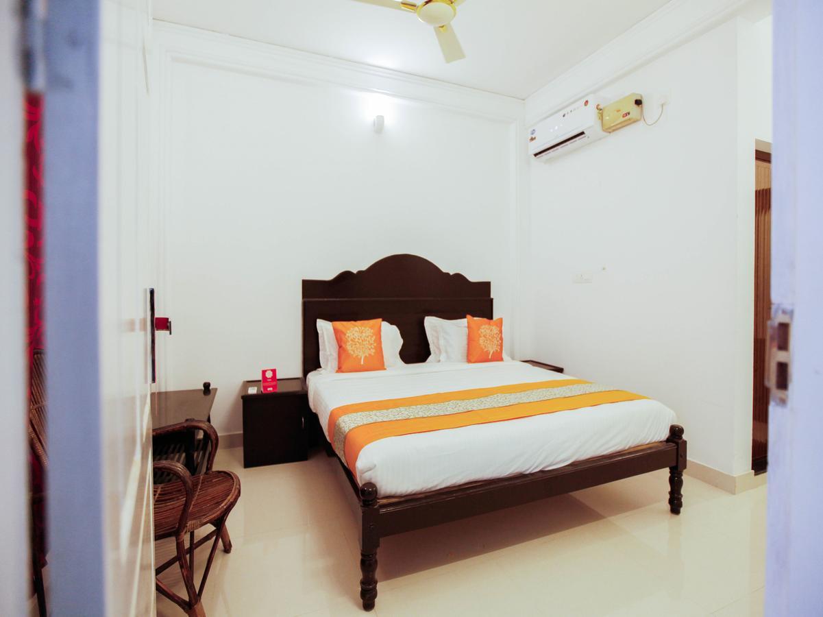 Oyo 4867 Royal Homes Alappuzha Buitenkant foto