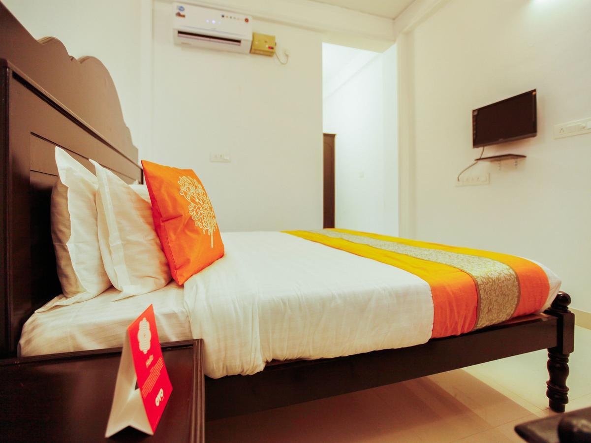 Oyo 4867 Royal Homes Alappuzha Buitenkant foto