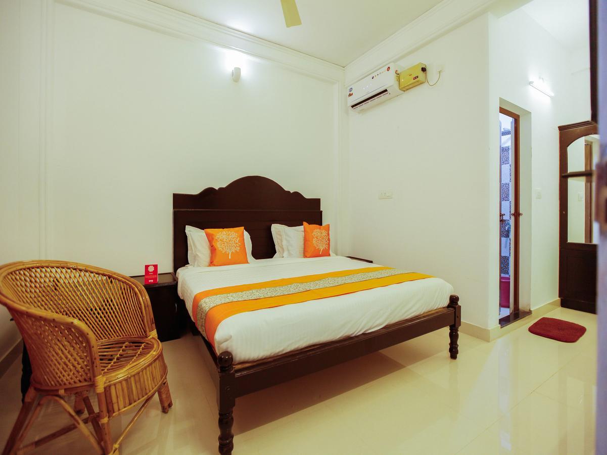Oyo 4867 Royal Homes Alappuzha Buitenkant foto