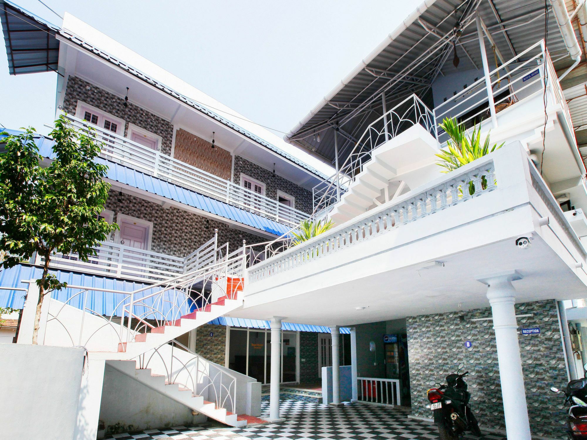 Oyo 4867 Royal Homes Alappuzha Buitenkant foto